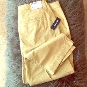 Khaki Capri Pants 👖🏷